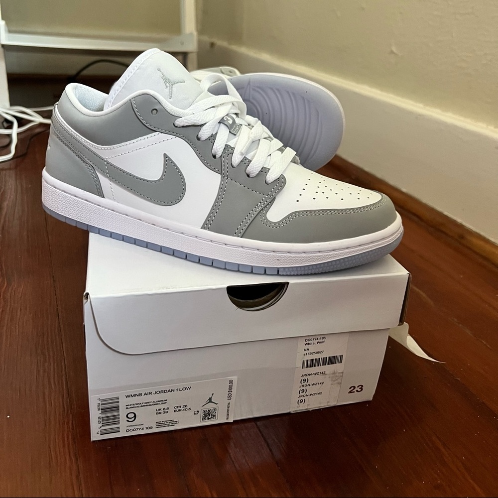 Air Jordan 1 Low Sneaker in Wolf Grey